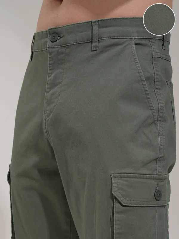 Highlander Men Green Regular Fit Solid Chinos