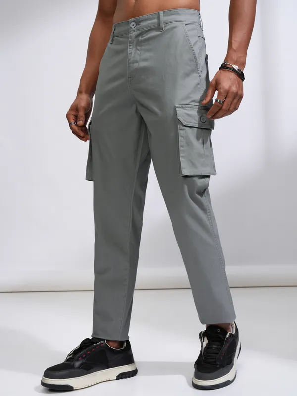 Highlander Men Grey Straight Fit Solid Cargos
