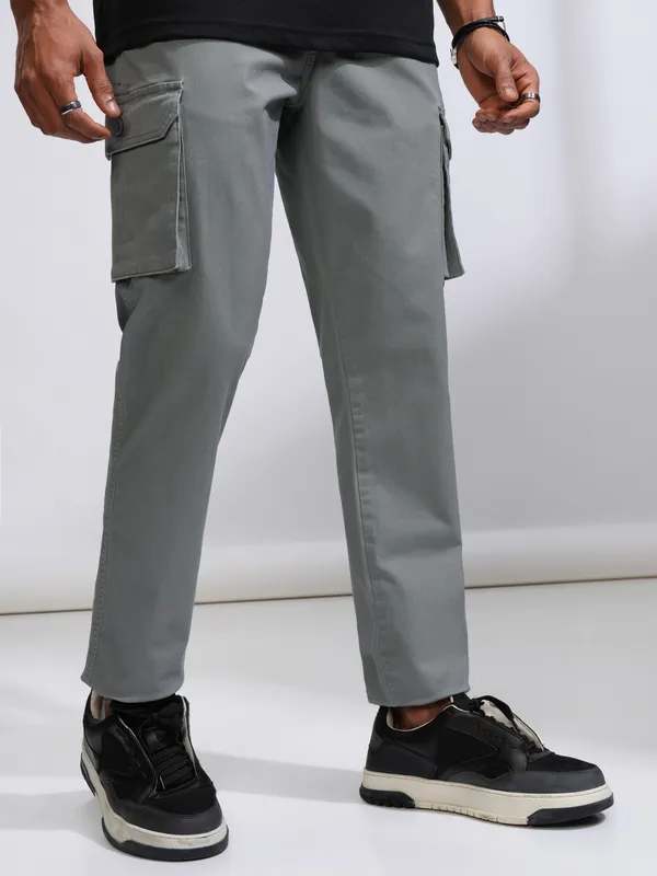 Highlander Men Grey Straight Fit Solid Cargos