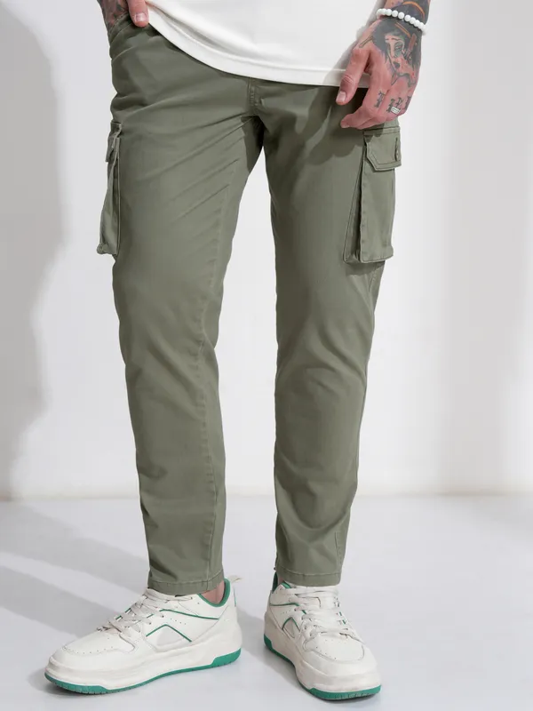 Highlander Men Green Regular Fit Solid Cargos