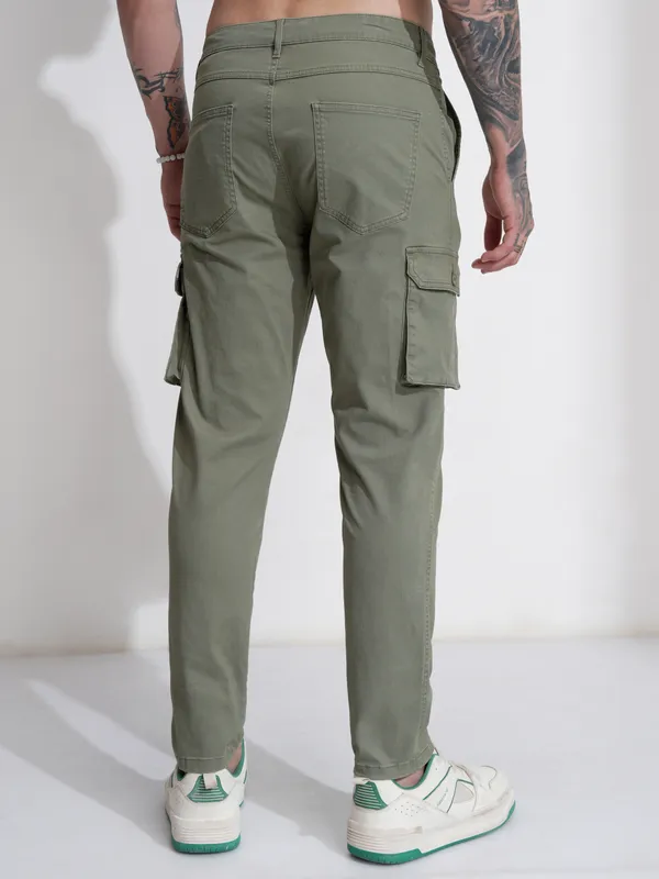 Highlander Men Green Regular Fit Solid Cargos