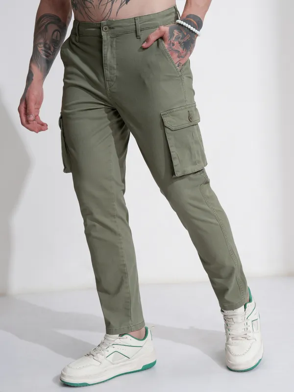 Highlander Men Green Regular Fit Solid Cargos