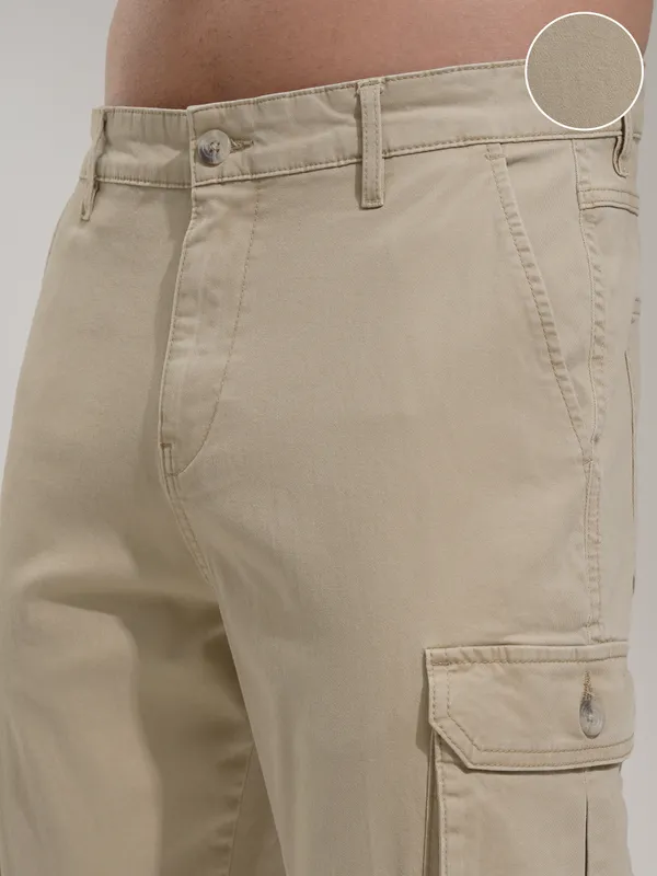 Highlander Men Grey Regular Fit Solid Chinos