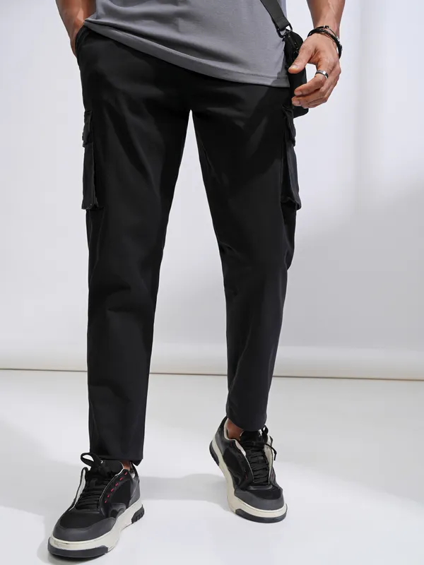 Highlander Men Black Straight Fit Solid Cargos