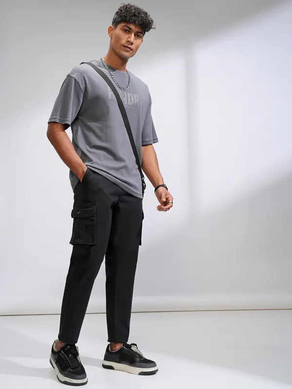 Highlander Men Black Straight Fit Solid Cargos