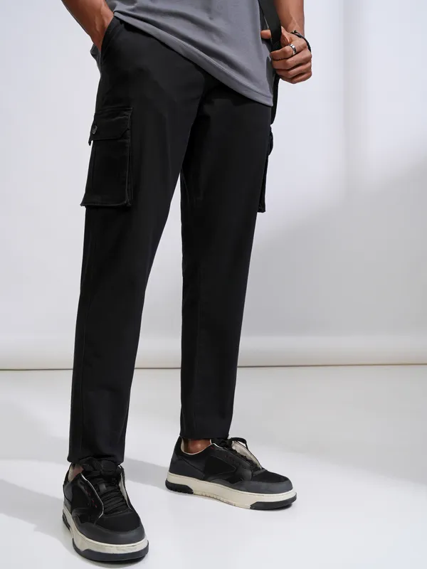 Highlander Men Black Straight Fit Solid Cargos