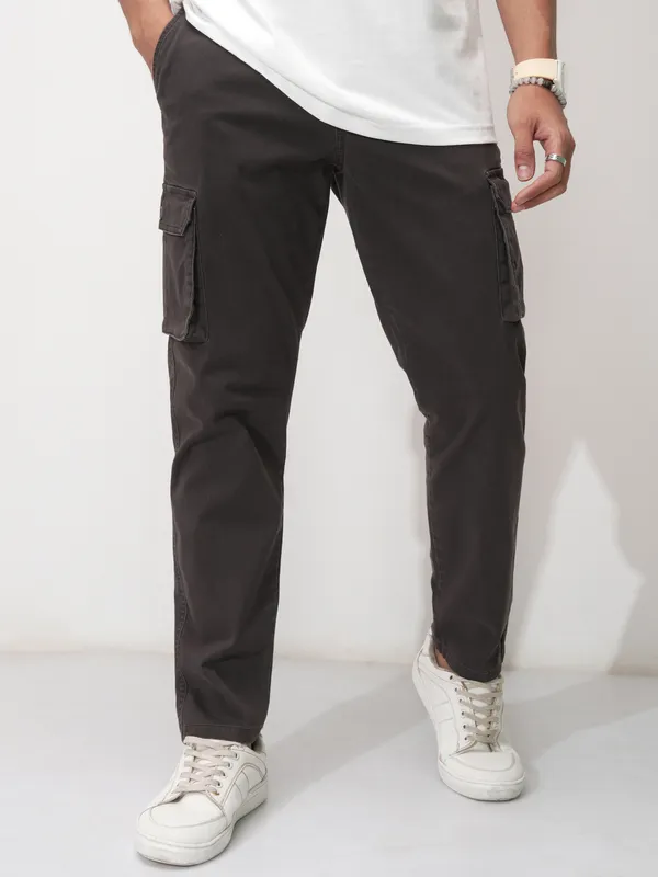 Highlander Men Grey Solid Tapered Fit Cargos