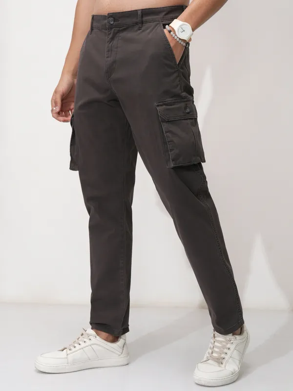 Highlander Men Grey Solid Tapered Fit Cargos