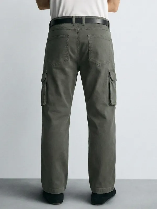 Purple By Highlander Men Grey Regular Fit Solid Cargo