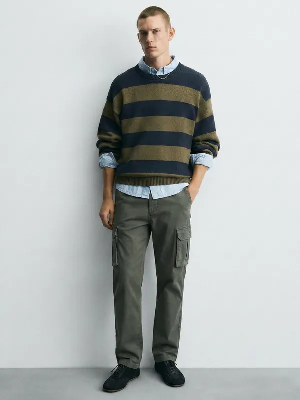 Purple By Highlander Men Grey Regular Fit Solid Cargo