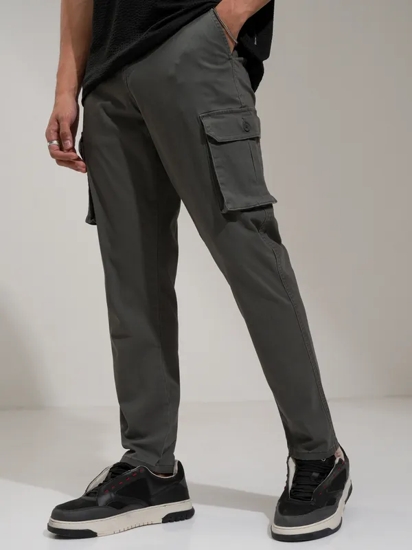 Highlander Men Grey Regular Fit Solid Chinos