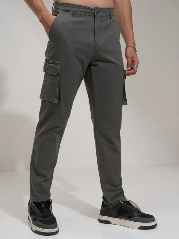Highlander Men Grey Regular Fit Solid Chinos