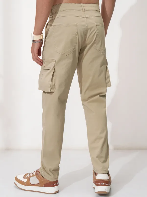 Highlander Men Khaki Solid Tapered Fit Cargos