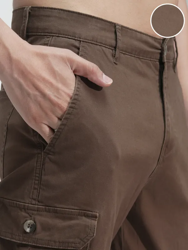 Highlander Men Brown Solid Regular Fit Cargos