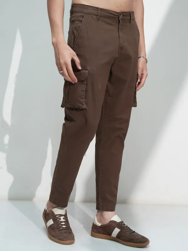 Highlander Men Brown Solid Regular Fit Cargos