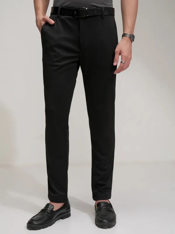 Highlander Men Black Regular Fit Solid Chinos