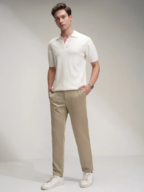 Highlander Men Beige Regular Fit Solid Chinos