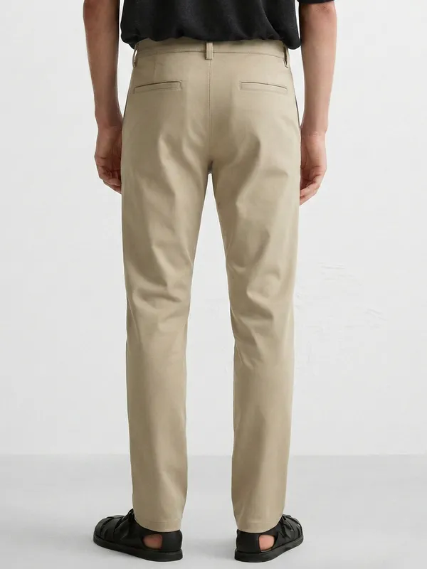 Purple By Highlander Men Beige Regular Fit Solid Chinos