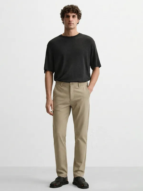 Purple By Highlander Men Beige Regular Fit Solid Chinos