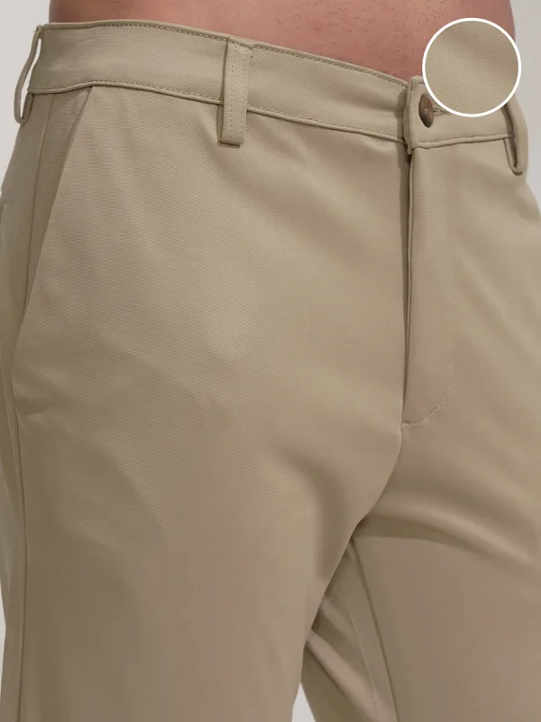 Highlander Men Beige Regular Fit Solid Chinos