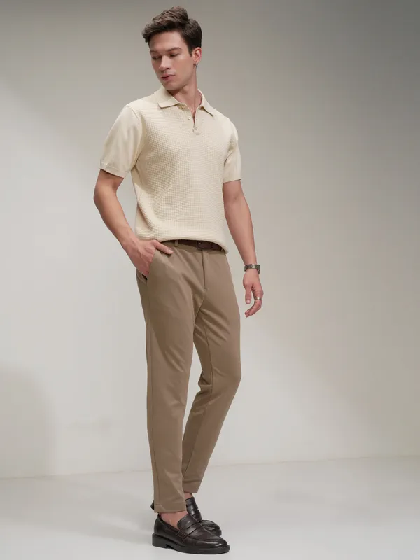 Highlander Men Khaki Regular Fit Solid Chinos