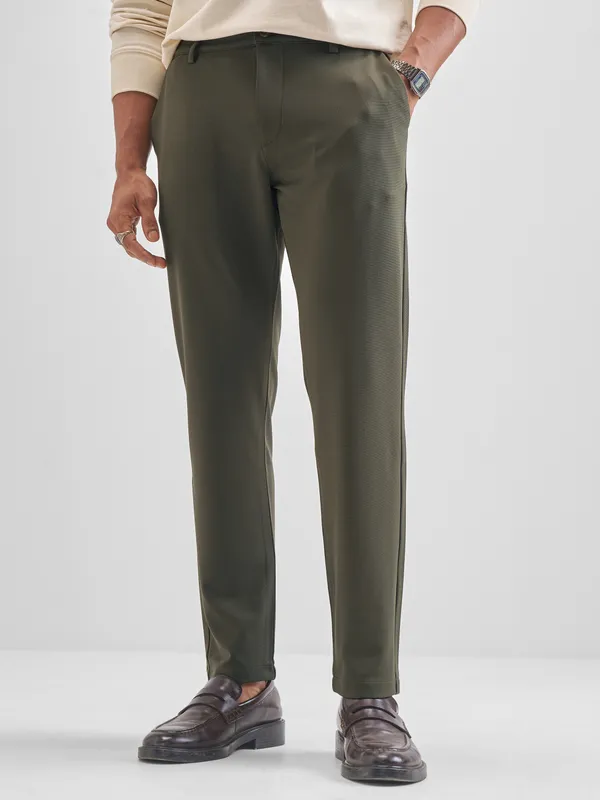 Purple By Highlander Men Green Tapered Fit Solid Chinos