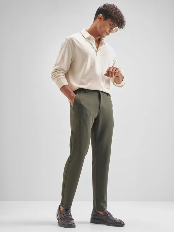 Purple By Highlander Men Green Tapered Fit Solid Chinos