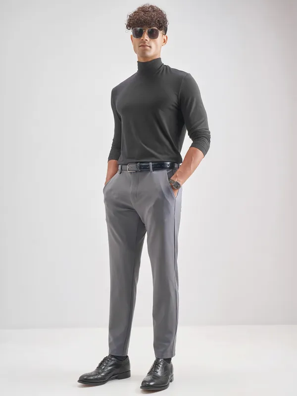 Purple By Highlander Men Grey Slim Fit Solid Chinos