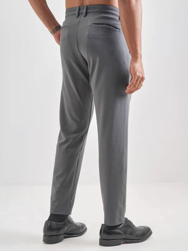 Purple By Highlander Men Grey Slim Fit Solid Chinos