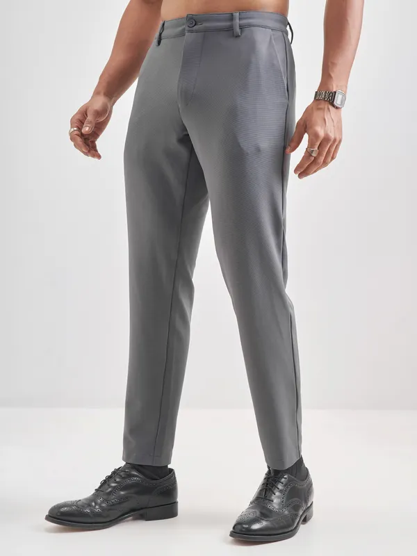 Purple By Highlander Men Grey Slim Fit Solid Chinos