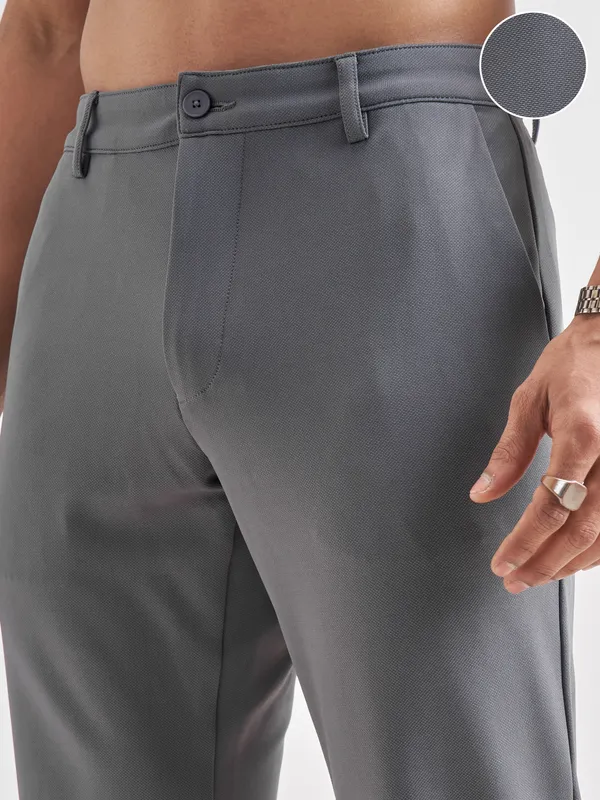 Purple By Highlander Men Grey Slim Fit Solid Chinos