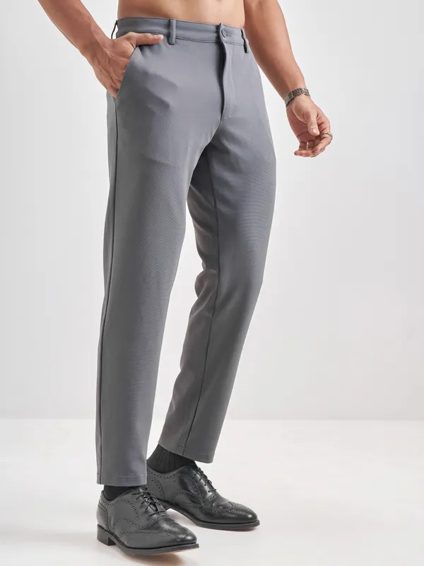 Purple By Highlander Men Grey Slim Fit Solid Chinos