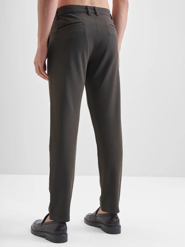 Purple By Highlander Men Charcoal Tapered Fit Solid Chinos