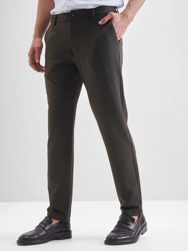 Purple By Highlander Men Charcoal Tapered Fit Solid Chinos