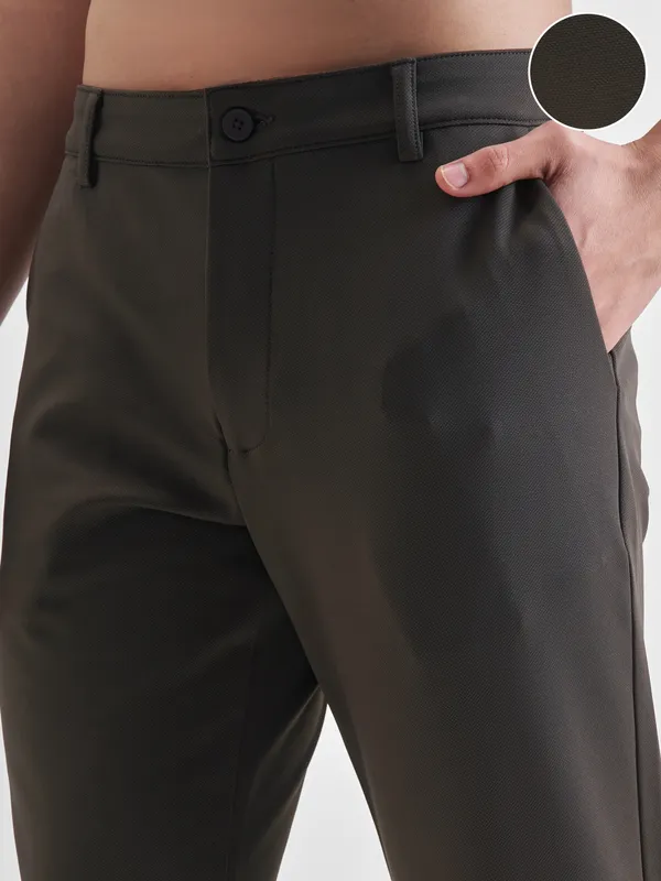 Purple By Highlander Men Charcoal Tapered Fit Solid Chinos