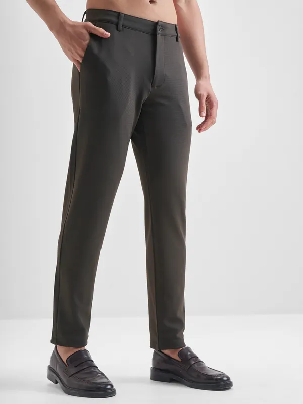 Purple By Highlander Men Charcoal Tapered Fit Solid Chinos