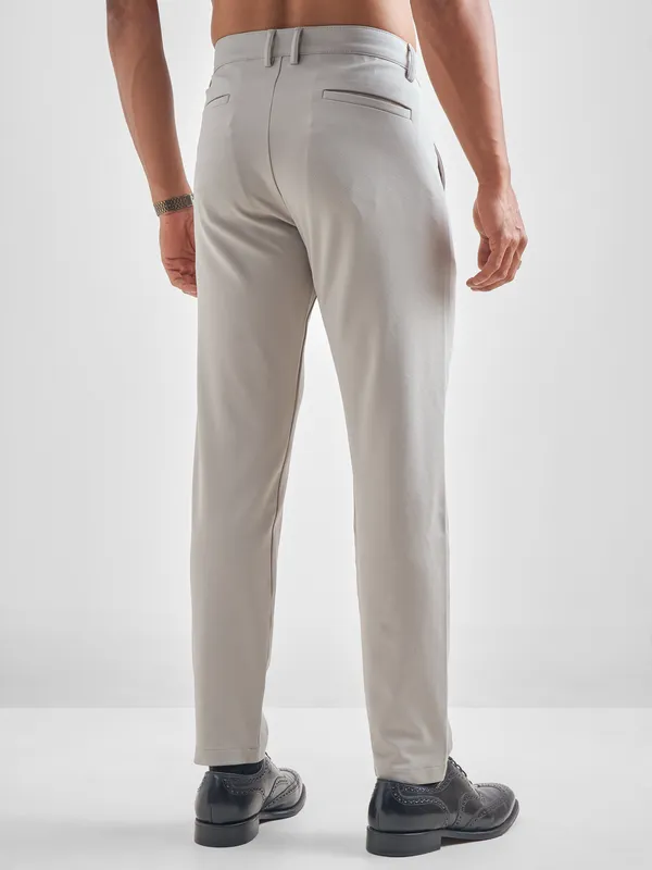 Purple By Highlander Men Grey Slim Fit Solid Chinos