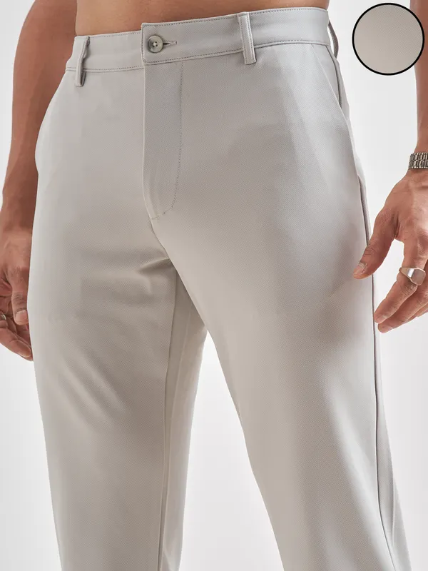 Purple By Highlander Men Grey Slim Fit Solid Chinos