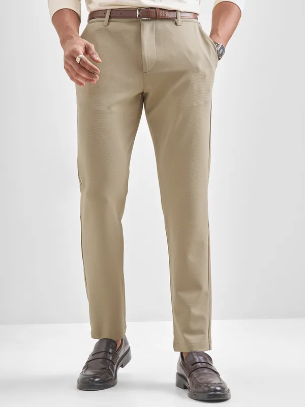 Purple By Highlander Men Beige Slim Fit Solid Chinos