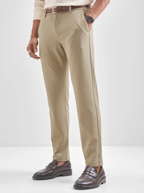 Purple By Highlander Men Beige Slim Fit Solid Chinos