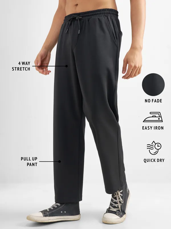 Purple By Highlander Men Black Relaxed Fit Solid Regular Trouser