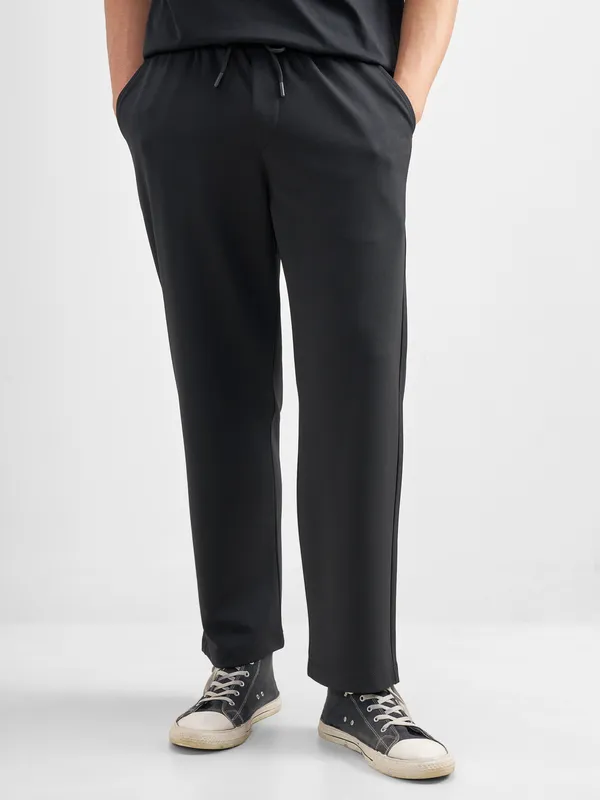 Purple By Highlander Men Black Relaxed Fit Solid Regular Trouser