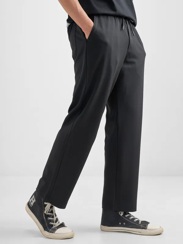 Purple By Highlander Men Black Relaxed Fit Solid Regular Trouser