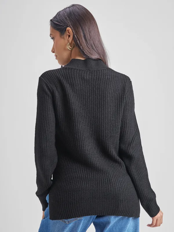 Tokyo Talkies Women Black V-Neck Sweater