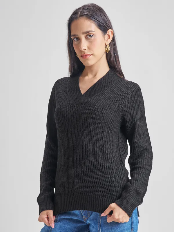 Tokyo Talkies Women Black V-Neck Sweater