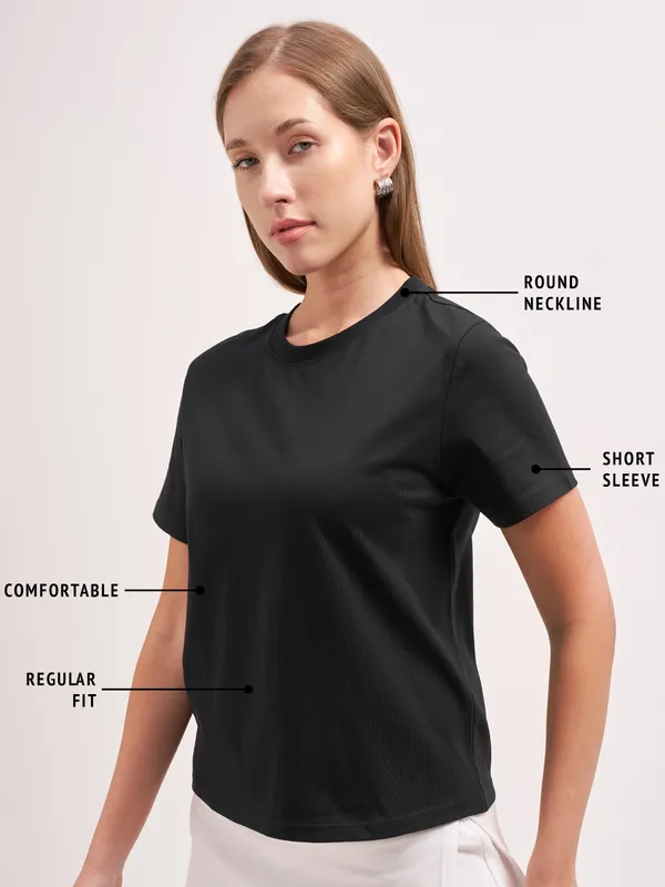 Tokyo Talkies Women Black Solid Round Neck T-Shirt