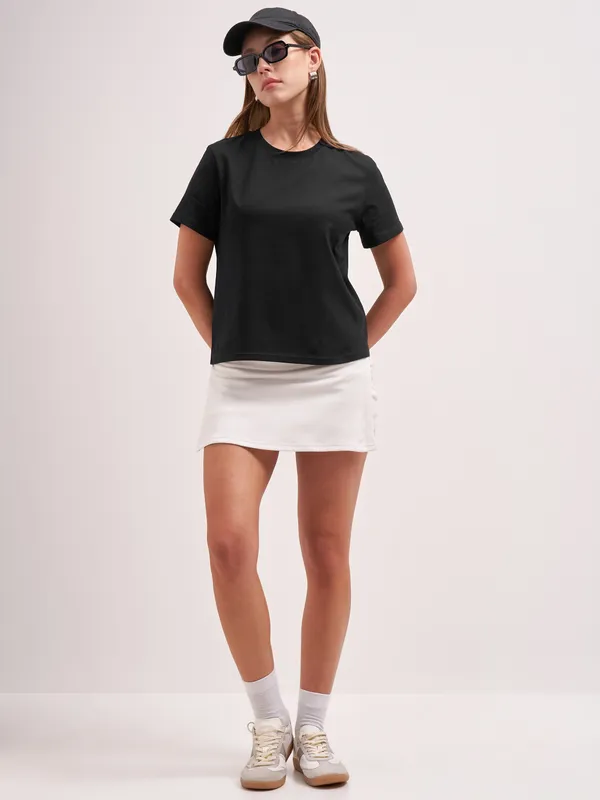 Tokyo Talkies Women Black Solid Round Neck T-Shirt