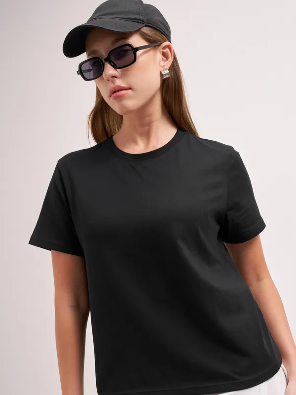 Tokyo Talkies Women Black Solid Round Neck T-Shirt
