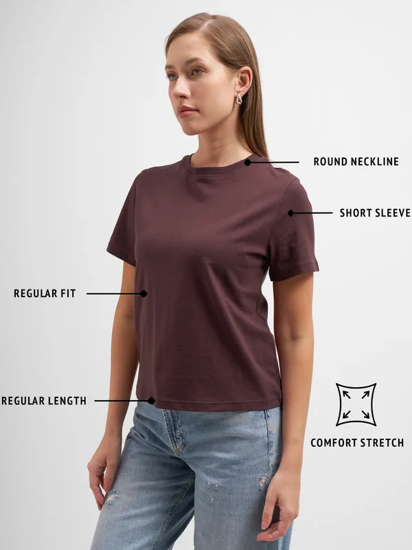 Tokyo Talkies Women Burgundy Solid Round Neck T-Shirt