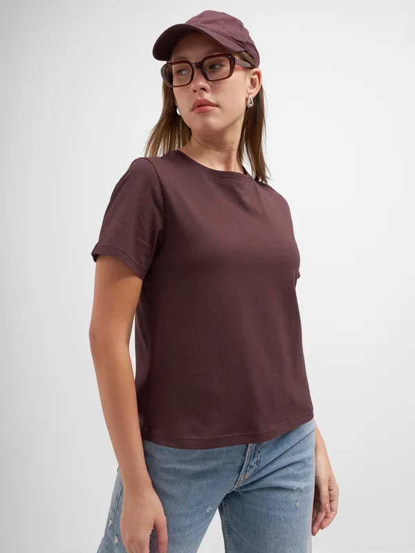 Tokyo Talkies Women Burgundy Solid Round Neck T-Shirt